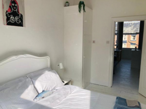 New! Seaside central Scarborough apartment